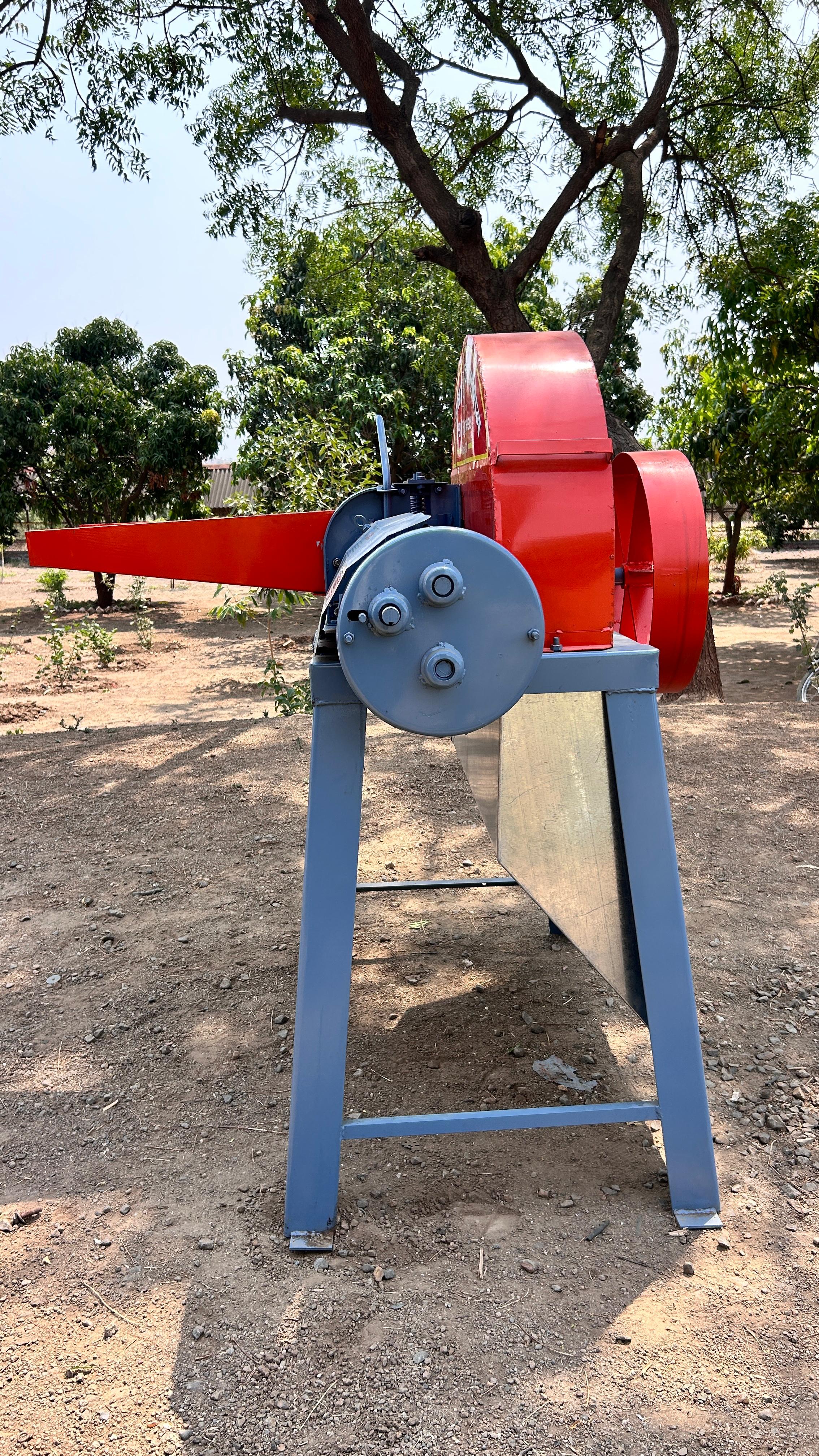 Electric motor operated chaff cutter